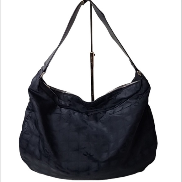 CHANEL Elegant Black Hobo Bag - Picture 1 of 16
